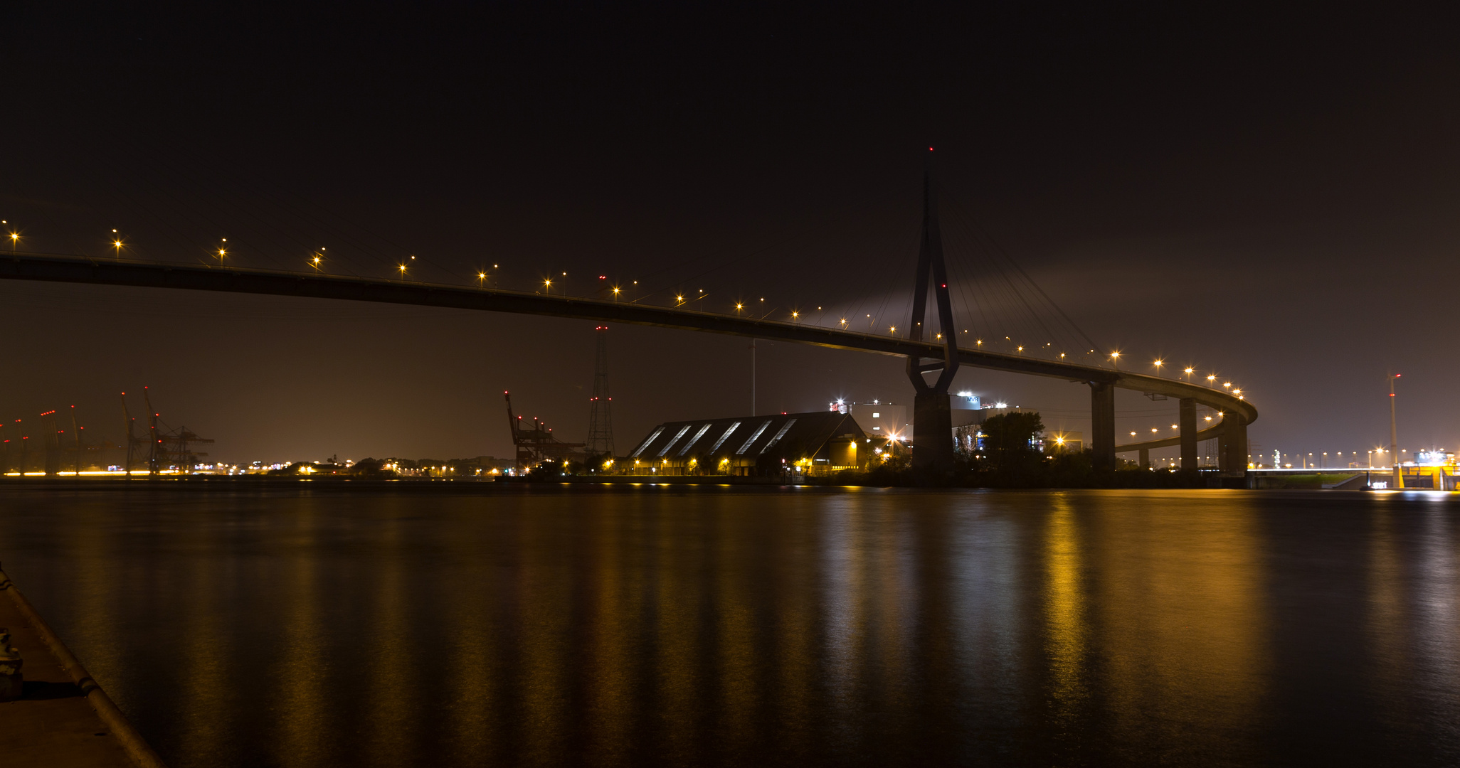 Köhlbrandbrücke bei Nacht