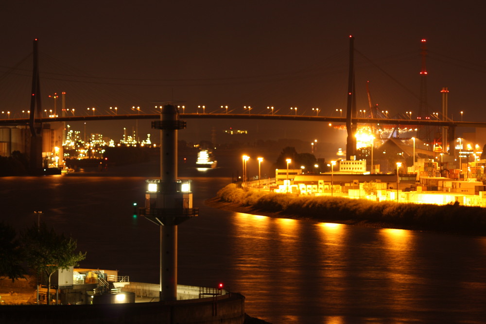 Köhlbrandbrücke bei Nacht