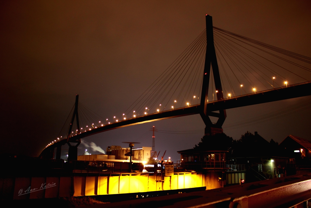 Köhlbrandbrücke bei Nacht