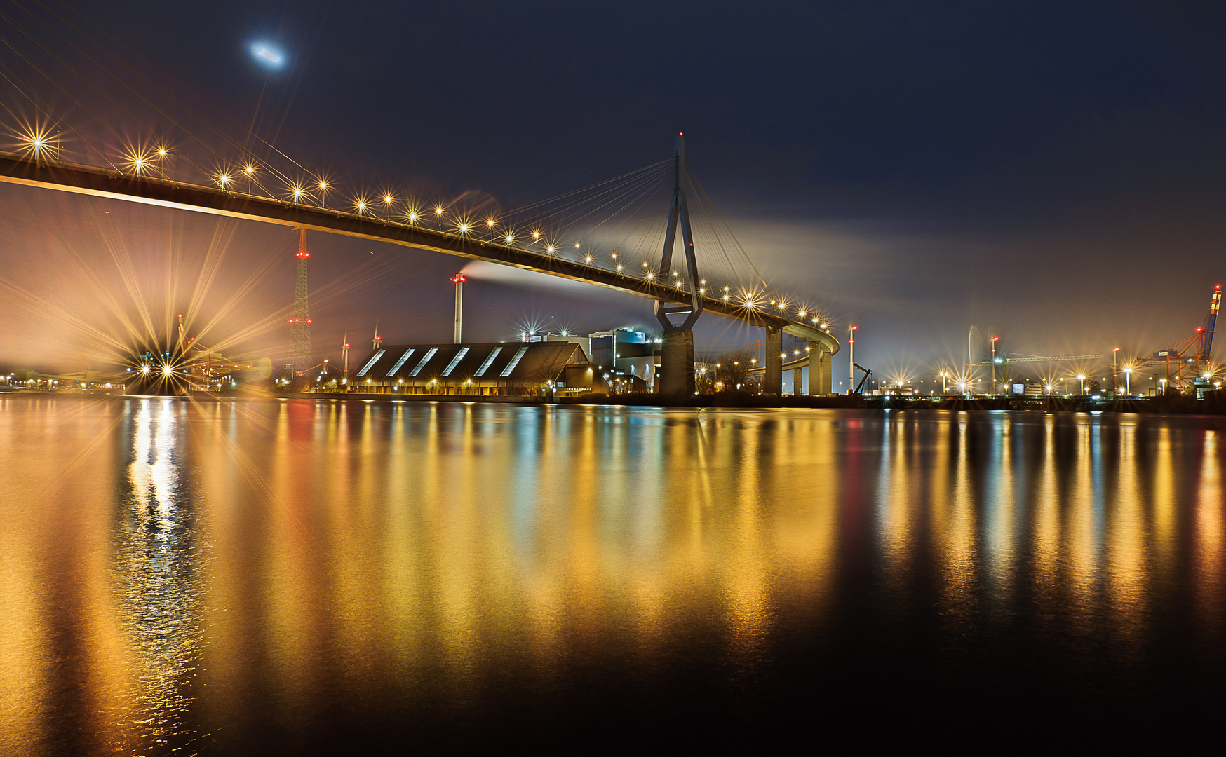 Köhlbrandbrücke bei Nacht, Hamburg - HDR (Exposure Blending)