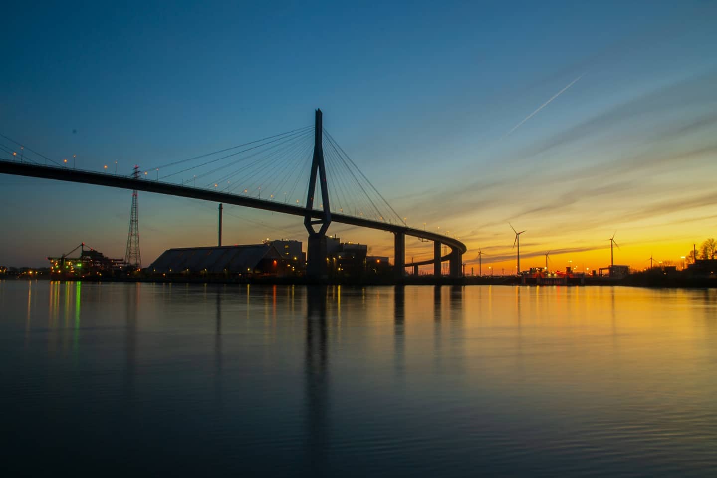 Köhlbrandbrücke bei Sonnenuntergang