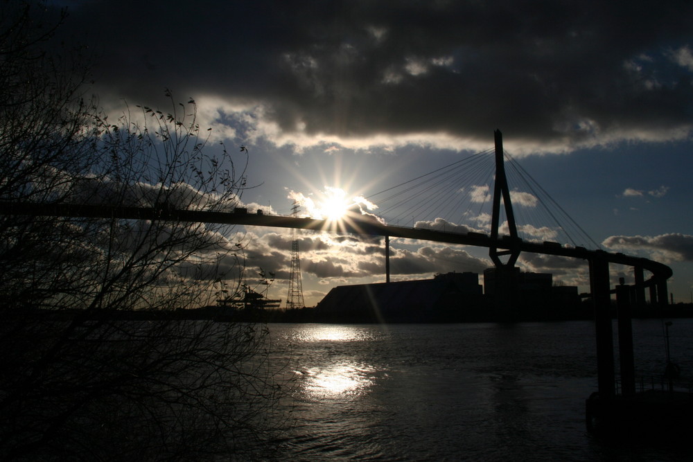 Köhlbrandbrücke bei Sonnenuntergang