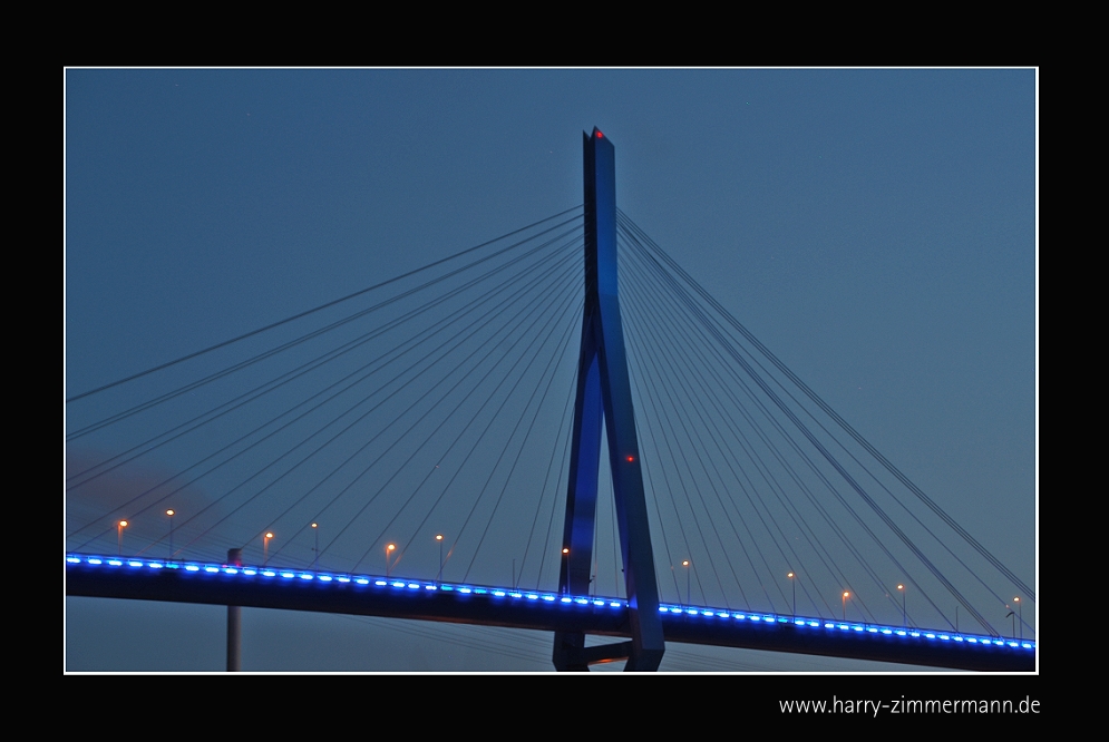 Köhlbrandbrücke Blau