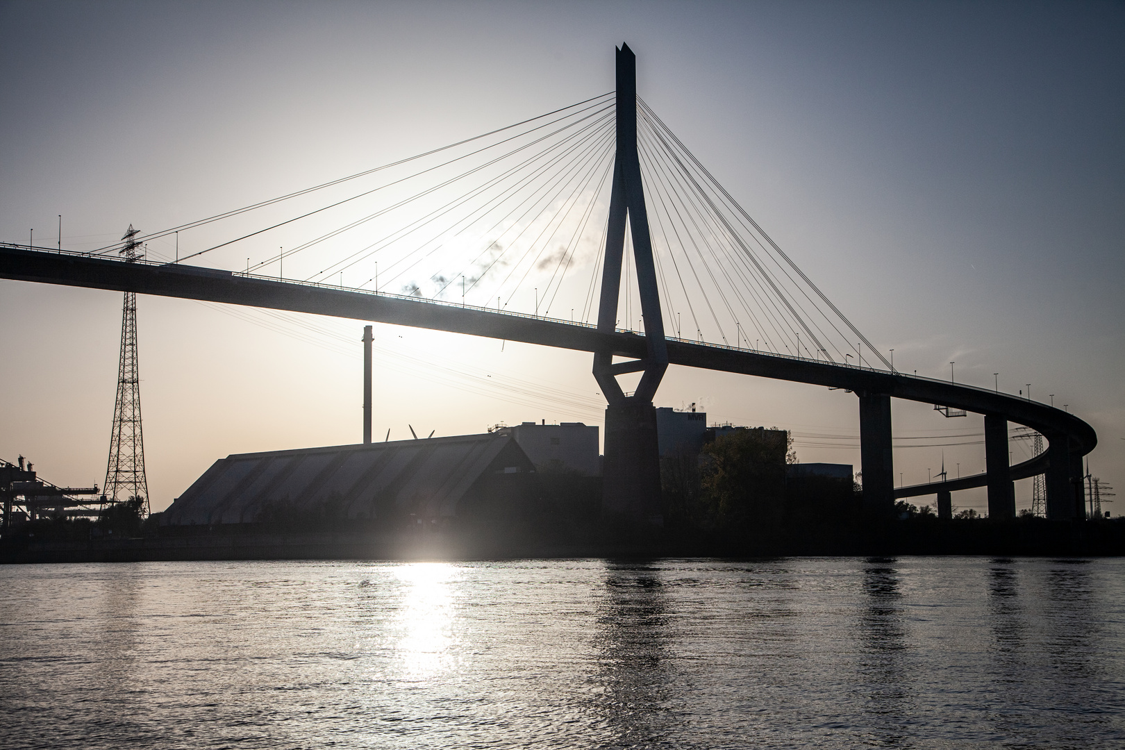 Köhlbrandbrücke im Abendlicht