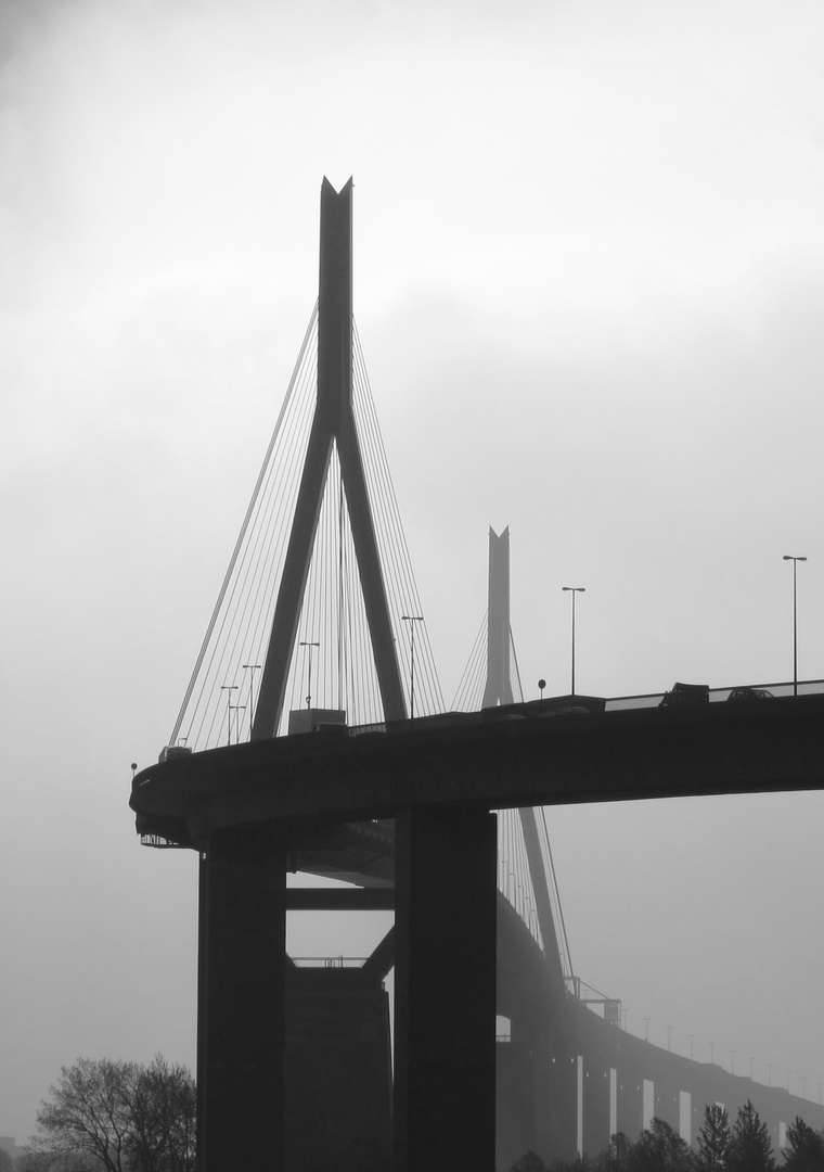 köhlbrandbrücke im Morgendunst