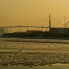 Köhlbrandbrücke im vereisten Hamburger Hafen
