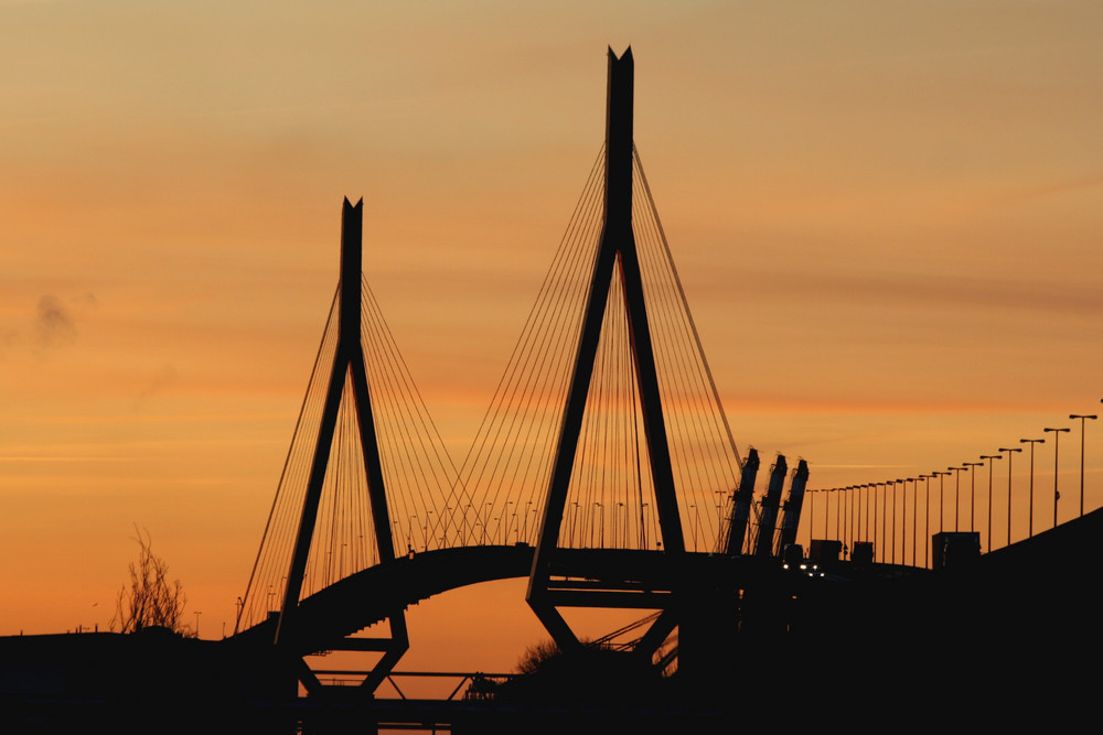 Köhlbrandbrücke in der Abendsonne