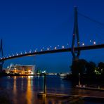 Köhlbrandbrücke in der blauen Stunde