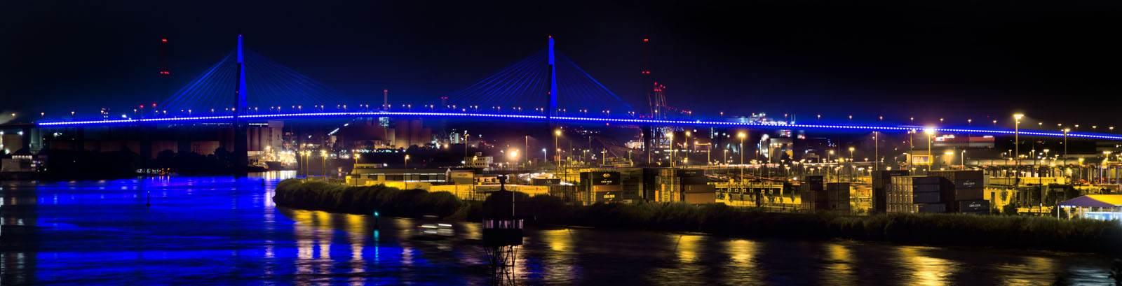 Köhlbrandbrücke macht blau