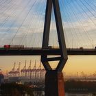 Köhlbrandbrücke und Blick in den Hafen Hamburg