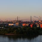 Köhlbrandbrücke und Hafen im Morgenlicht