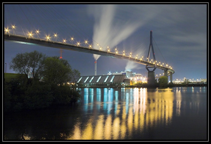 Köhlbrandbrücke zu Nacht