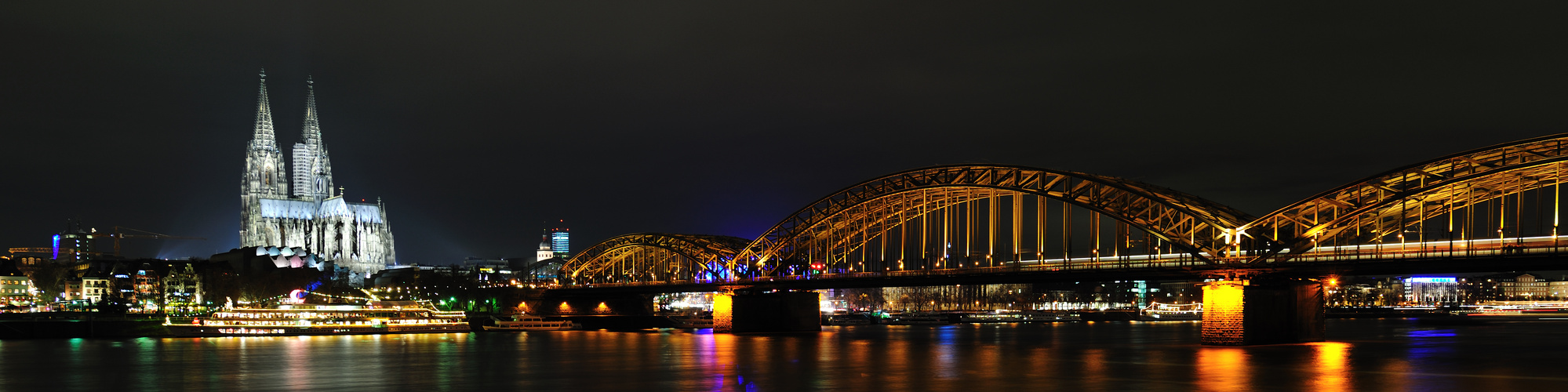 Kölle bei Nacht