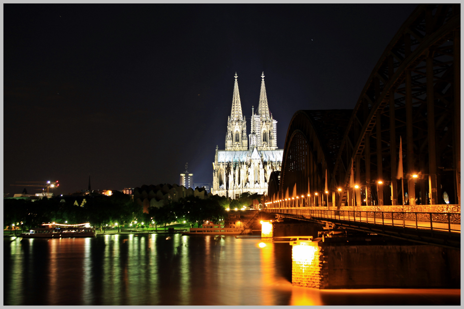 Kölle bei Nacht