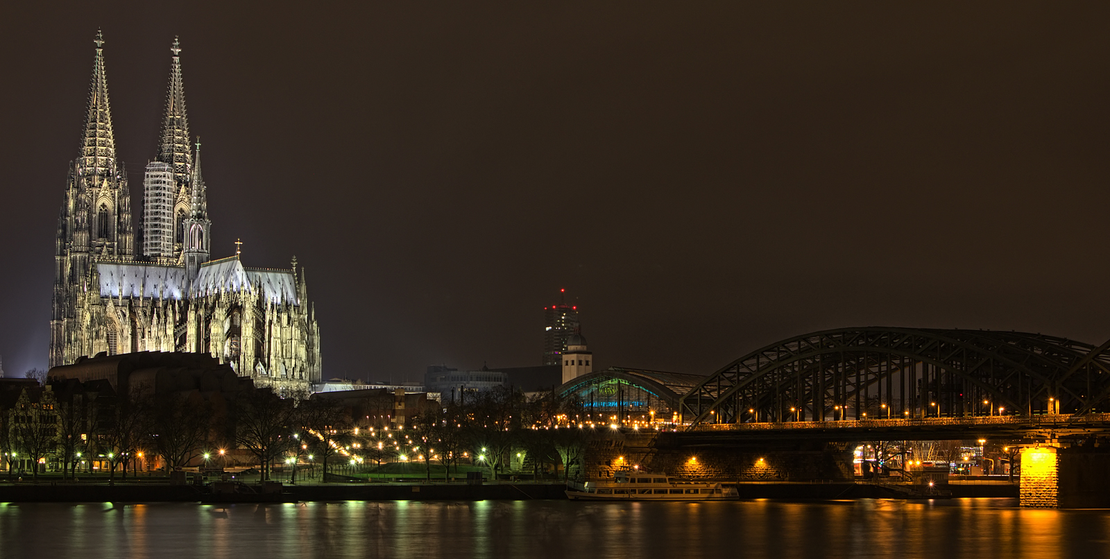 Kölle bei Nacht