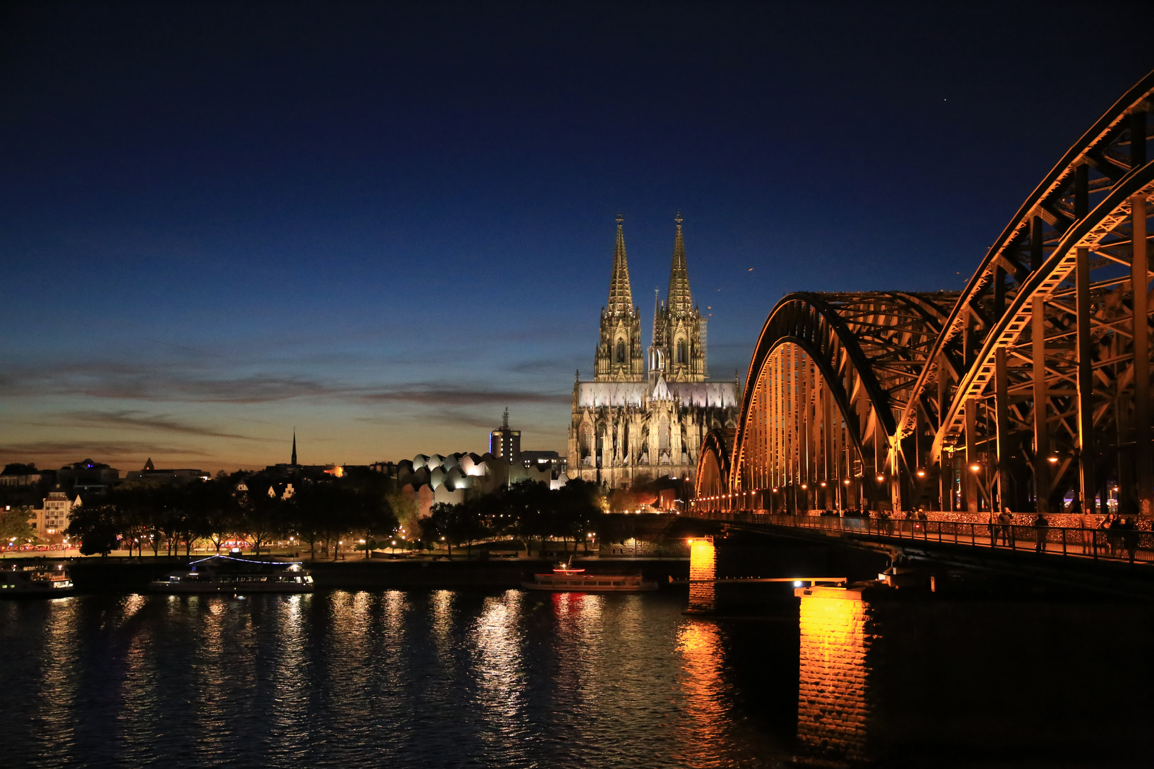 Kölle in der Dämmerung ....