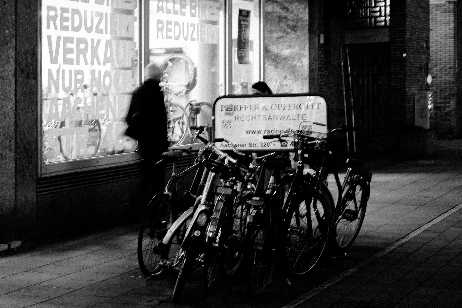 Köln, Aachener Straße, alles reduziert.