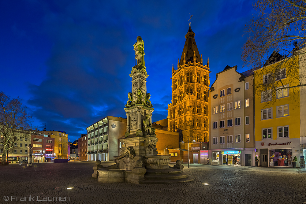 Köln - Alter Markt mit Rathaus