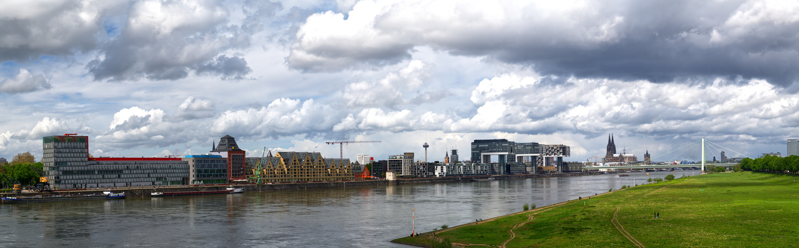 "Köln am Rhein"  Kranhäuser, Dom,   Panorama 