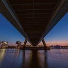 Köln am Zollhafen bei Dämmerung