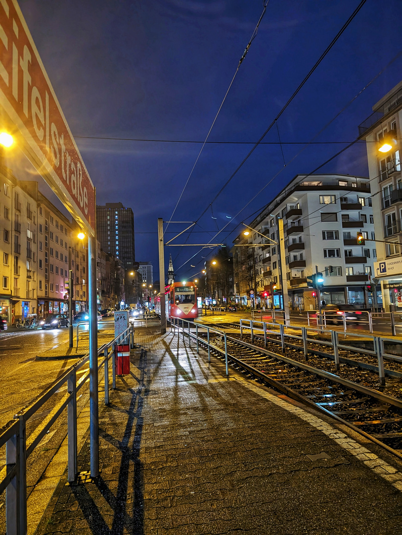 Köln, an der Haltestelle Eifelstraße