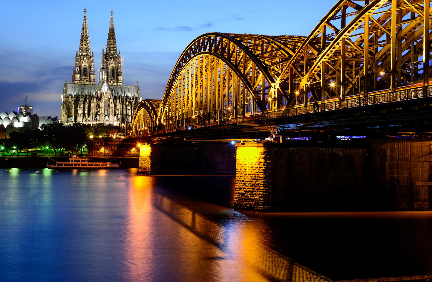 Köln at night