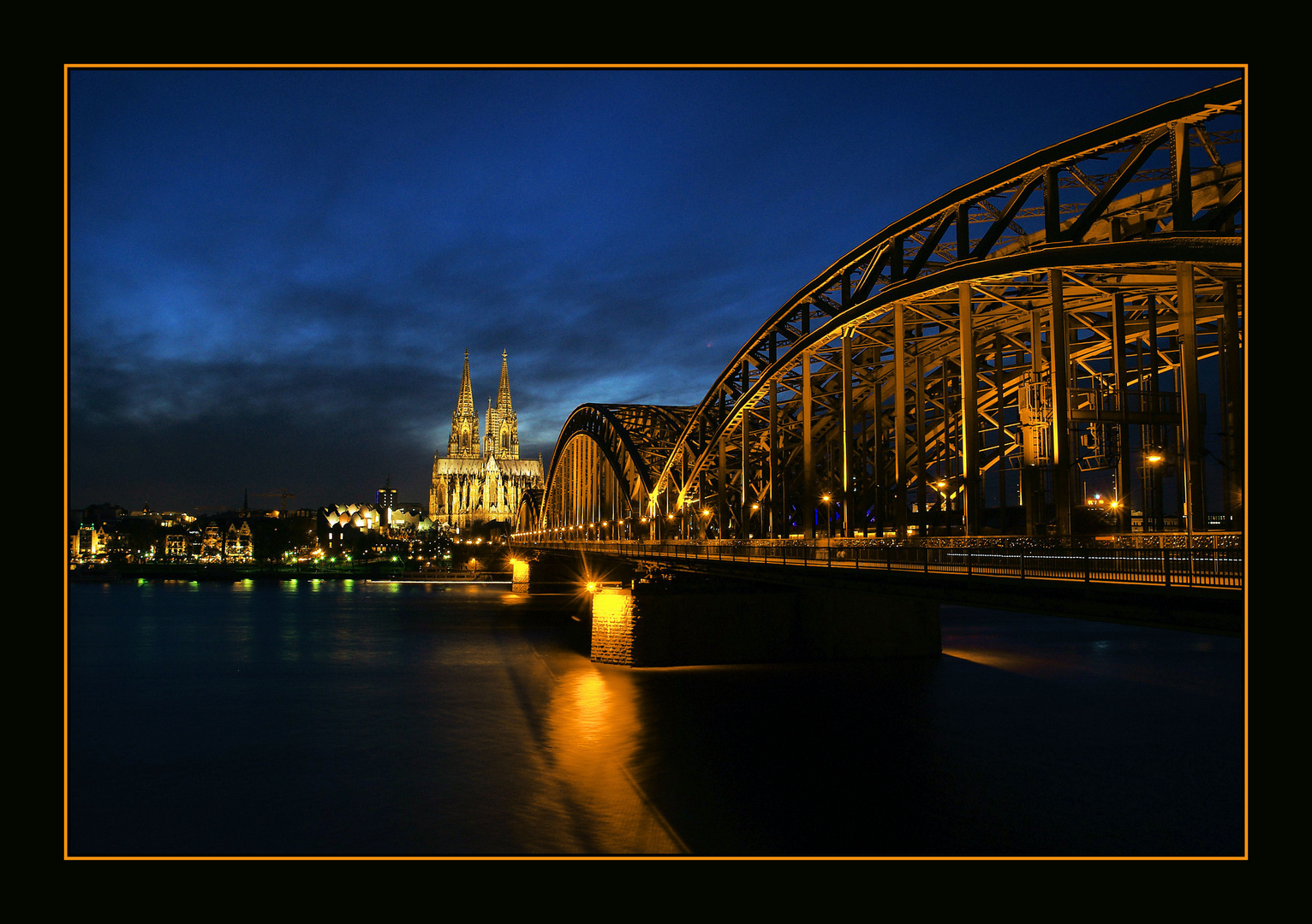 KÖLN bei Nacht