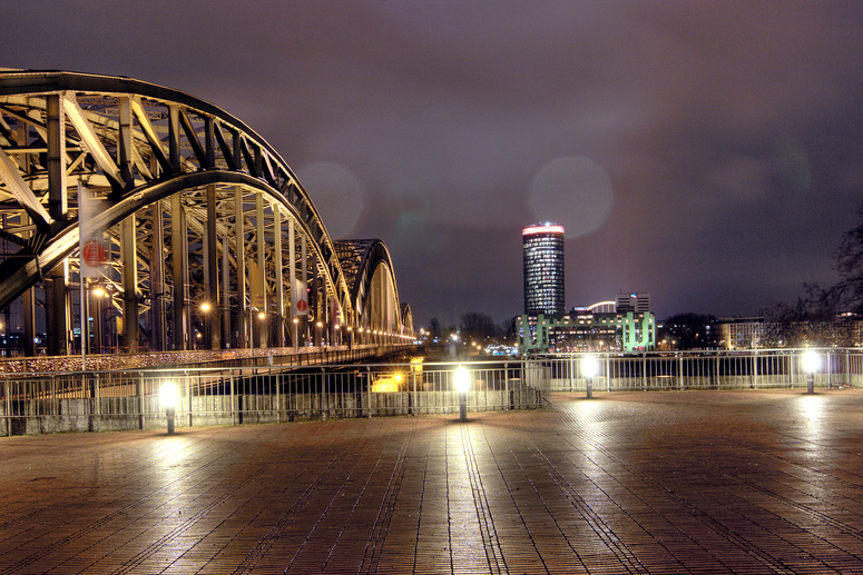 Köln bei Nacht (im Regen)