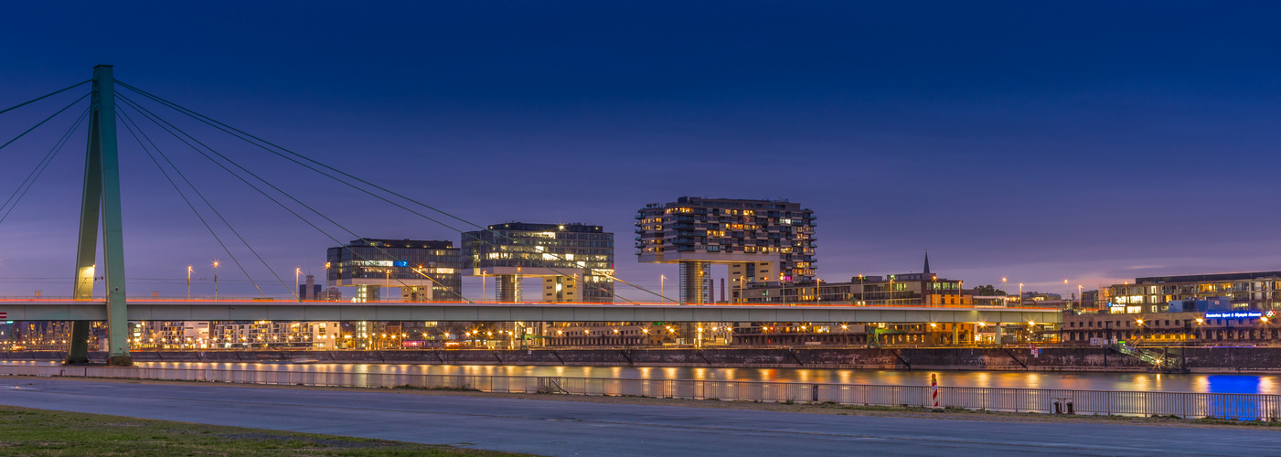 Köln bei Nacht, Rheinauhafen und Severinsbrücke