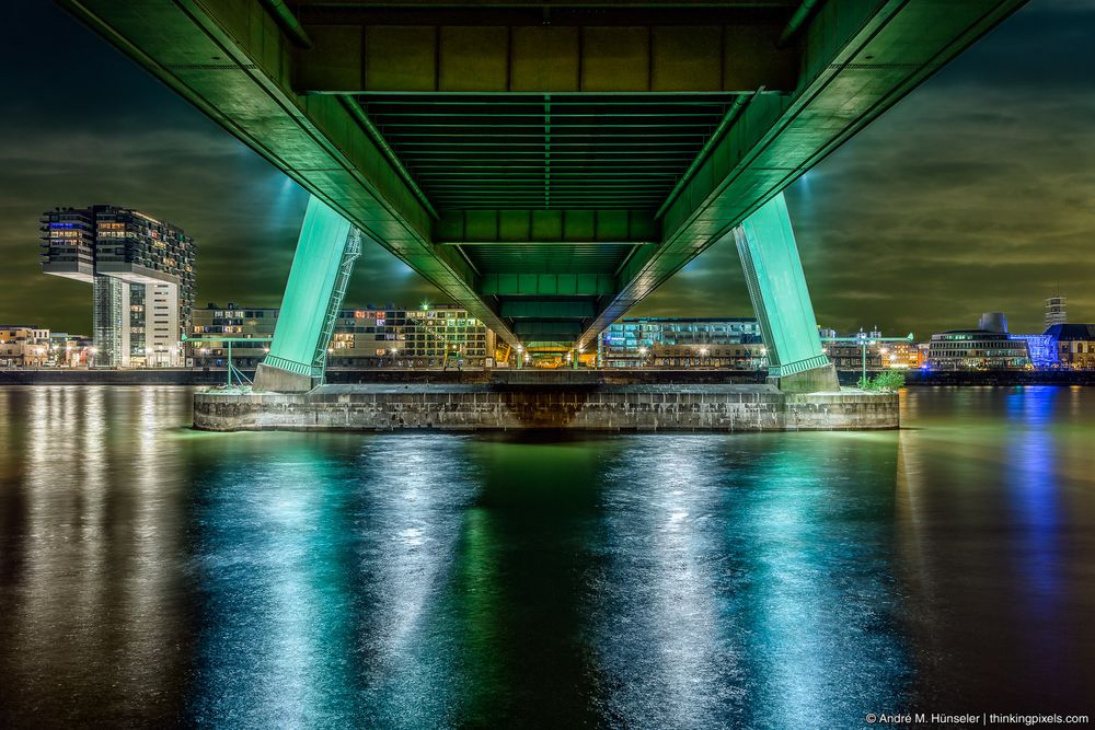 Köln bei Nacht - Unter der Severinsbrücke