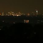 Köln bei Nacht von Bergisch Gladbach aus gesehen.