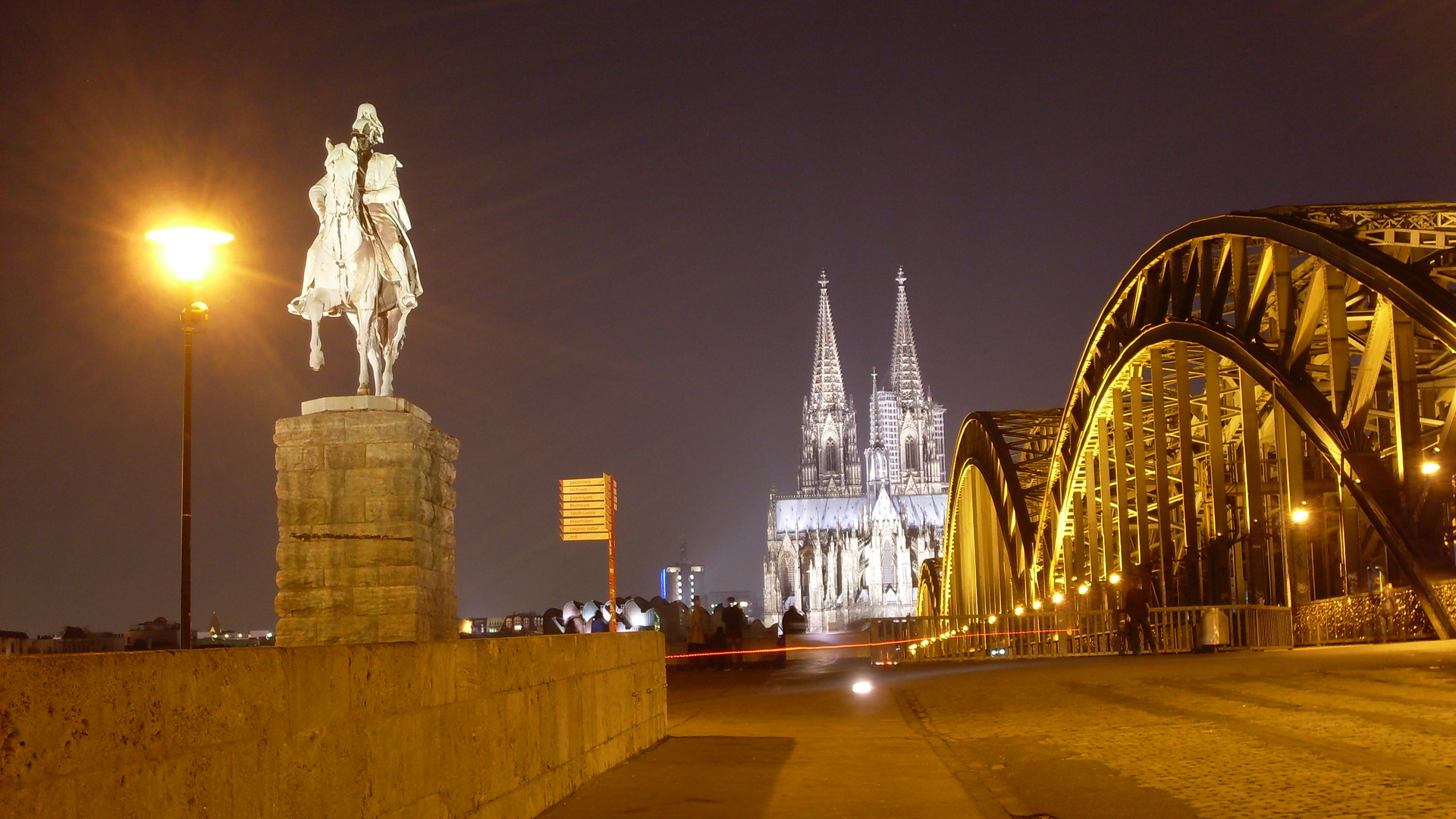 Köln bei Nacht, wenn es leuchtet