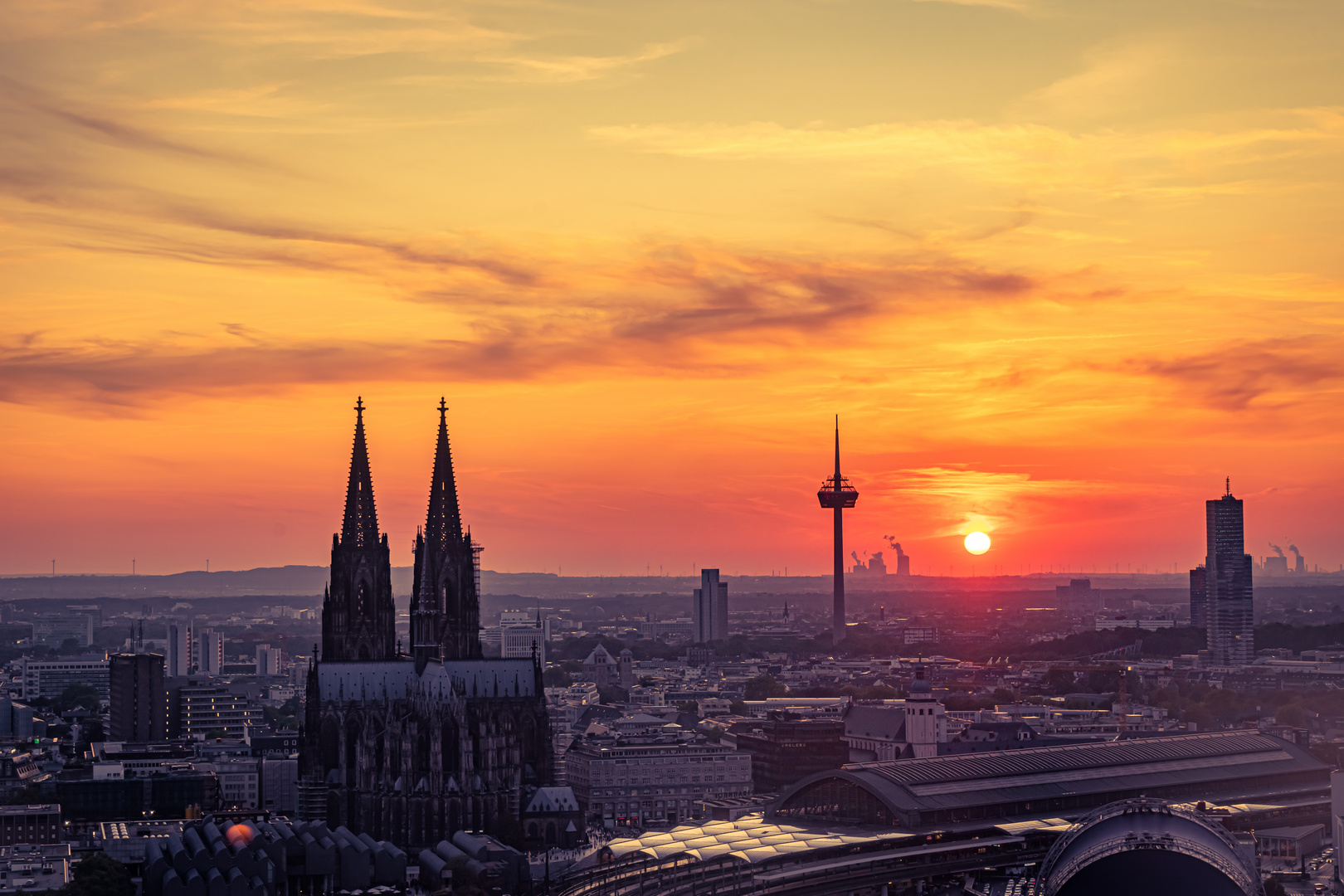 Köln bei Sonnenuntergang, August 2019