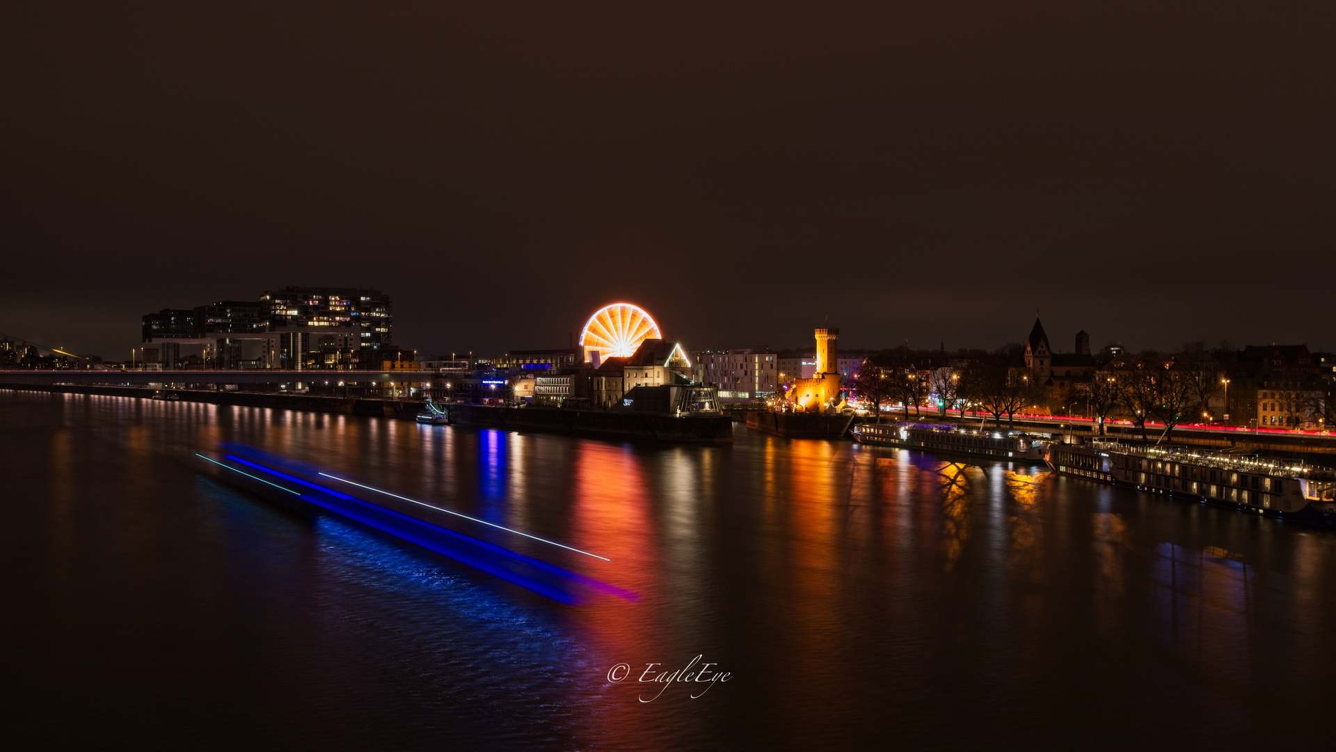 Köln, Blick auf die Kranhäuser und Schokomuseum 