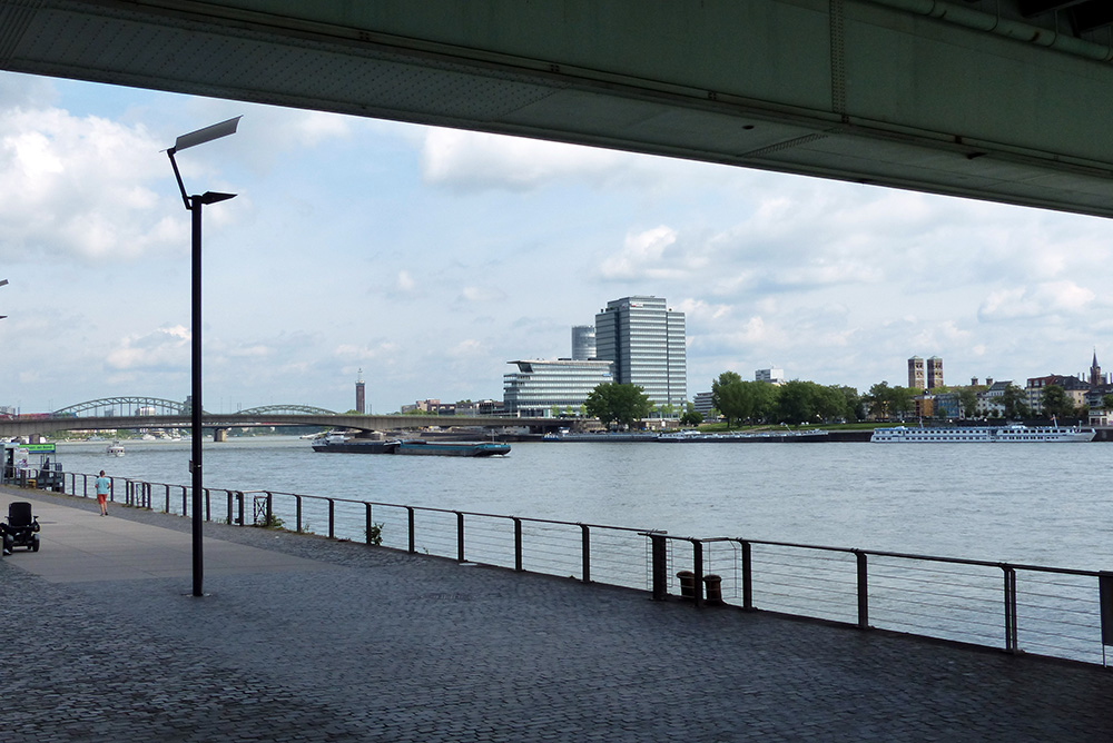 Köln - Blick von der Serverinsbrücke auf Köln-Deutz