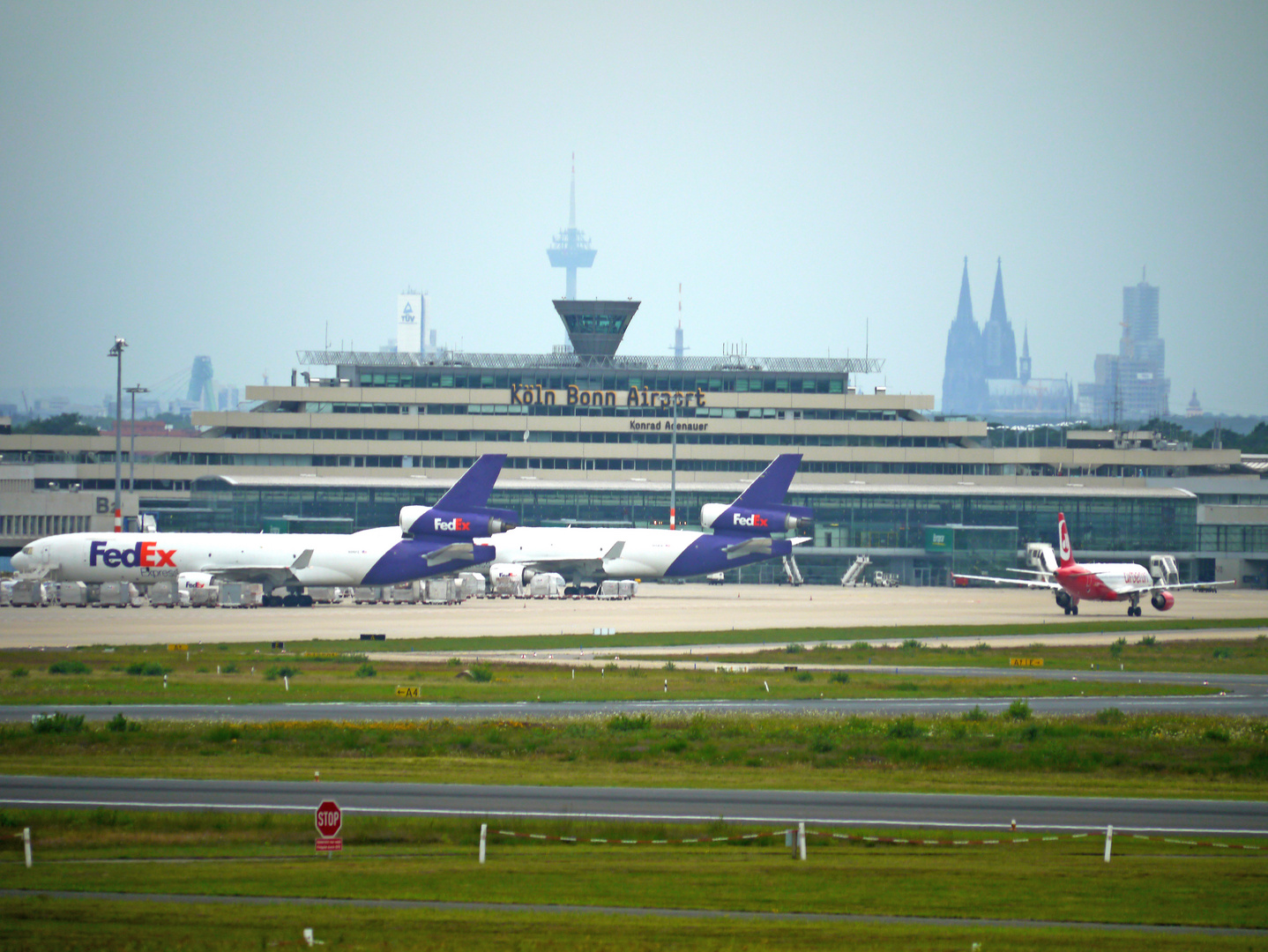 Zug Flughafen Köln Bonn Nach Düsseldorf Flughafen Köln Bonn Flughafen Foto & Bild | deutschland, europe, nordrhein