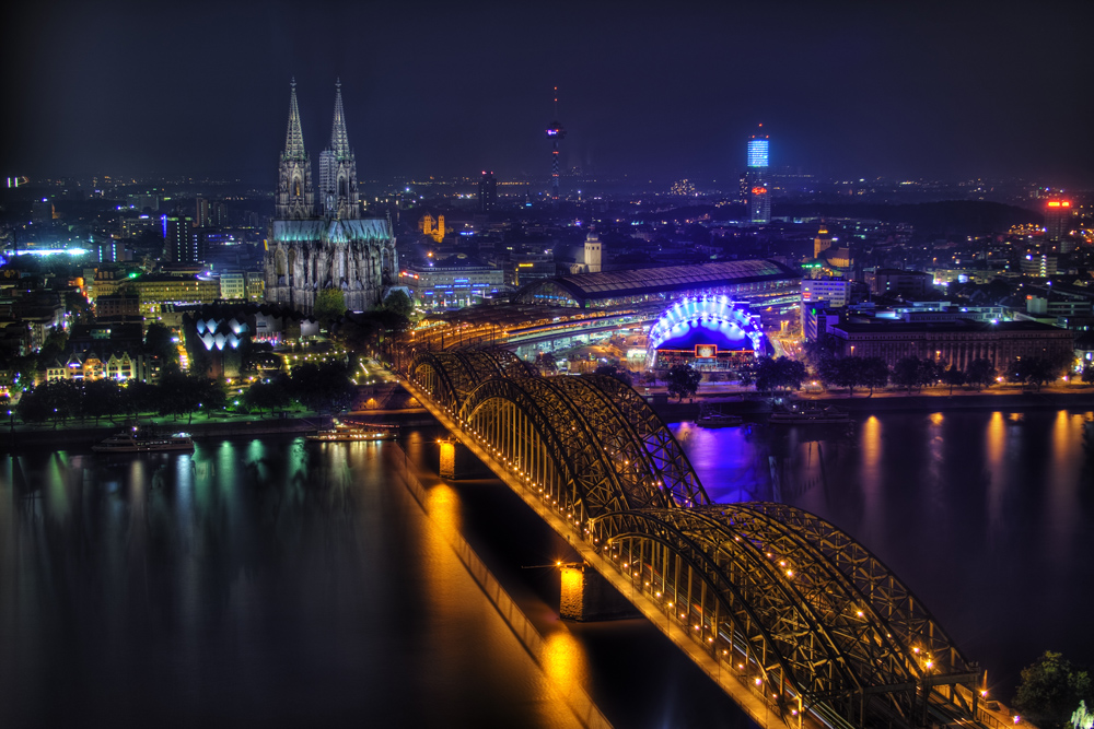 Köln by night