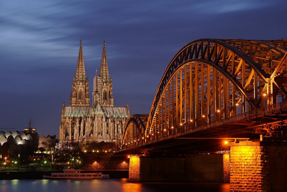 Köln by night