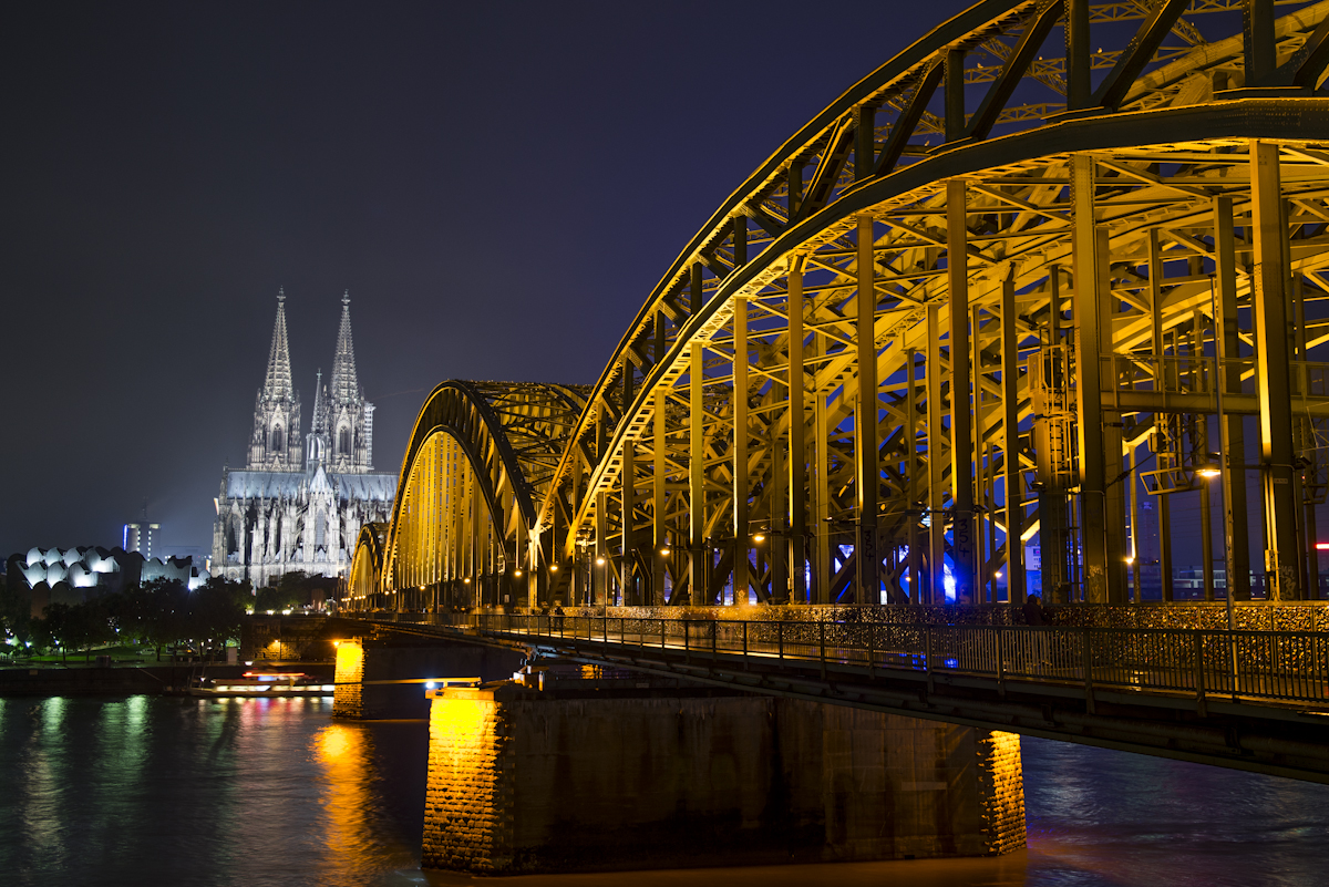 Köln by night