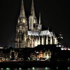 Köln , der Dom  bei Nacht