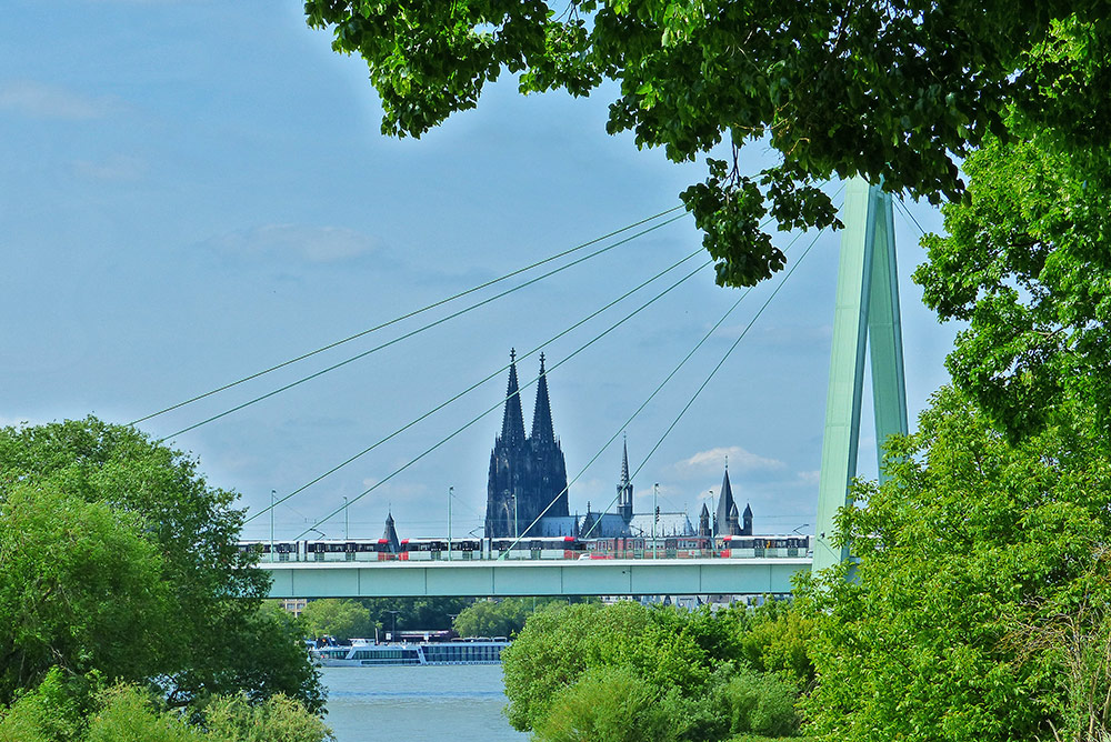 Köln-Deutz - Blick über die Severinsbrücke au den Dom