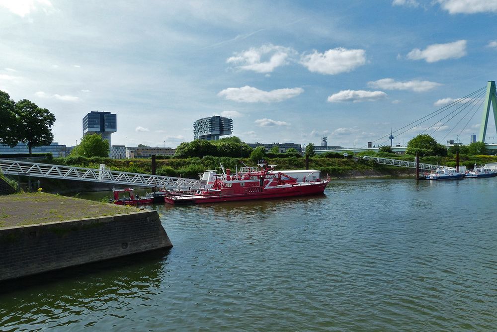 Köln-Deutz - Bootanlegestellen am Hafen