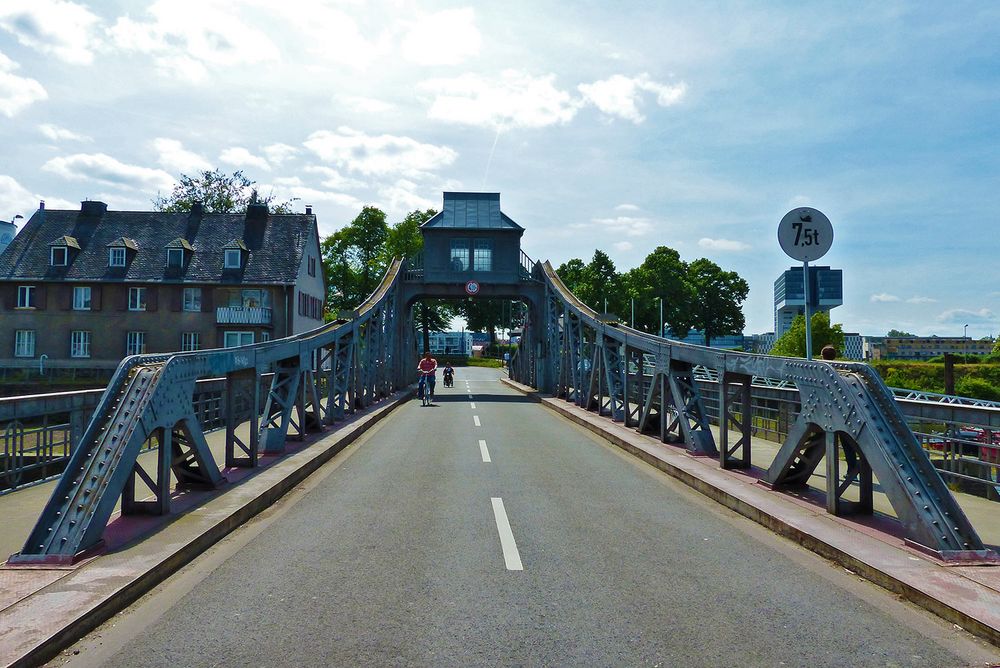 Köln-Deutz  - Drehbrücke am Rheinhafen