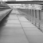 Köln-Deutz, Rheinboulevard mit Blick auf die Deutzer Brücke