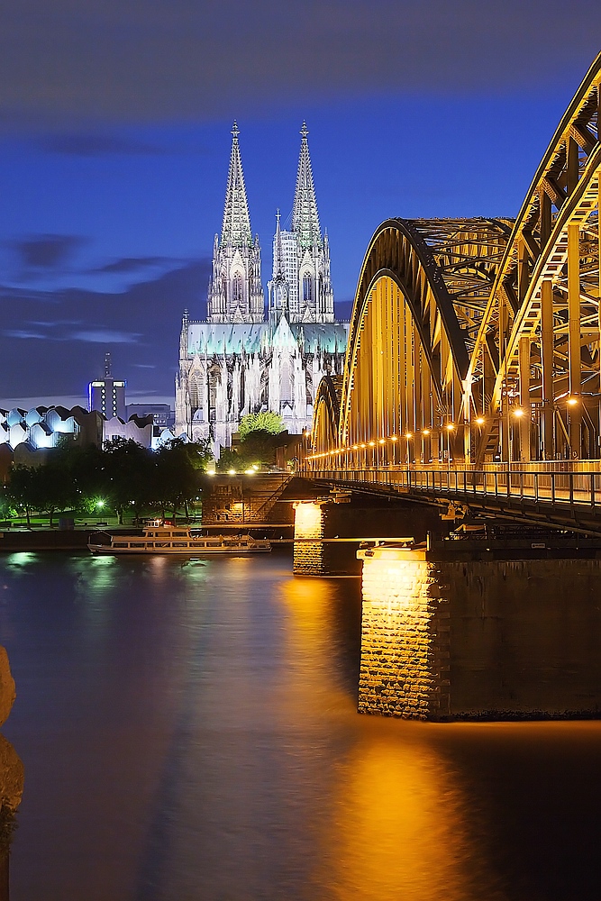 Köln Dom bei Nacht II