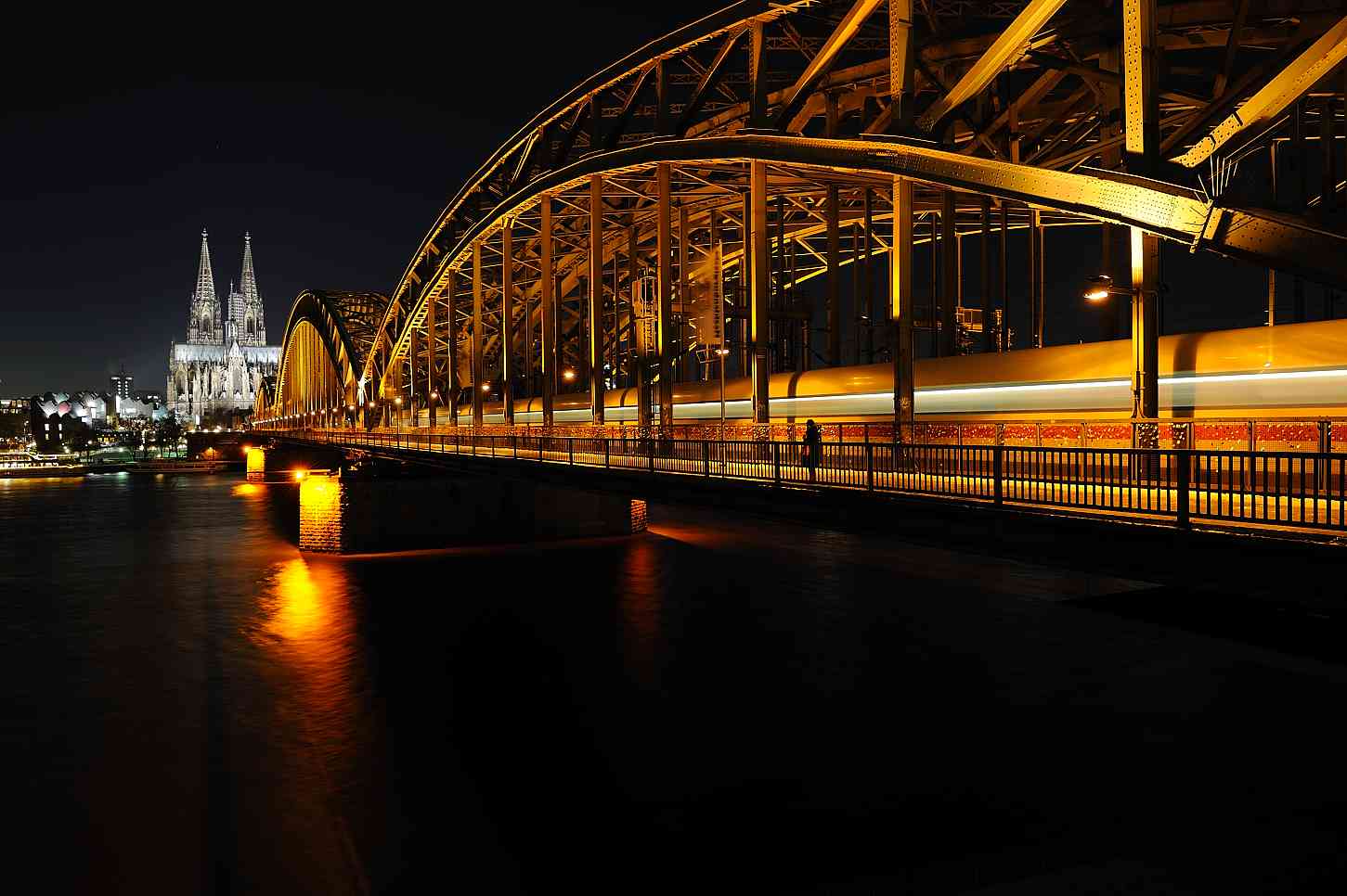 Köln Dom + Hohenzollernbrücke die ......