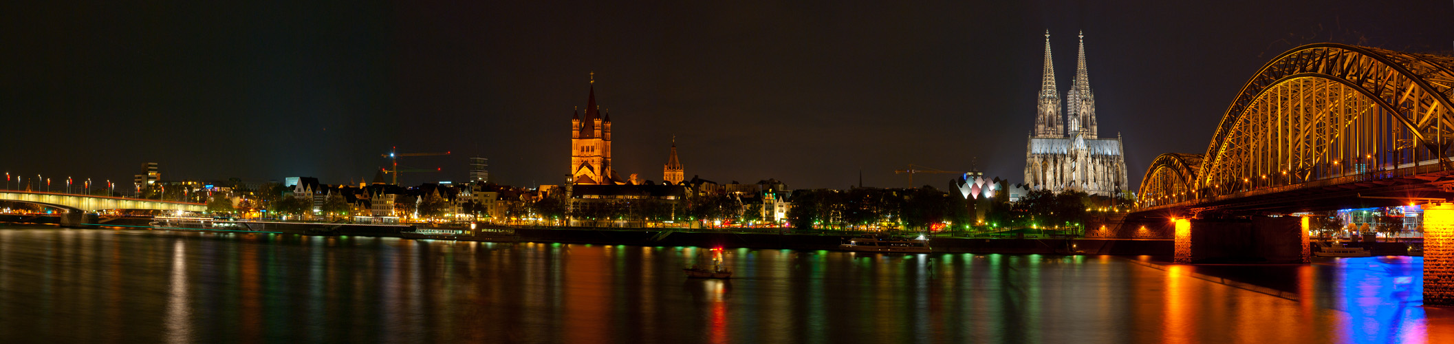 Köln Dom Hohenzollernbrücke Spiegelung