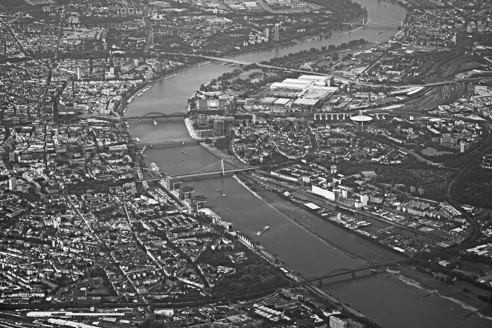 Köln, Dom & Rhein im Landeanflug auf Köln Bonn