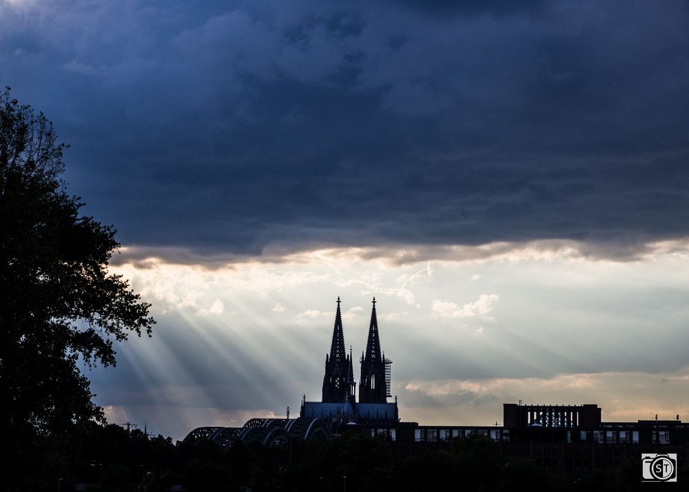 Köln - Es wird dunkel