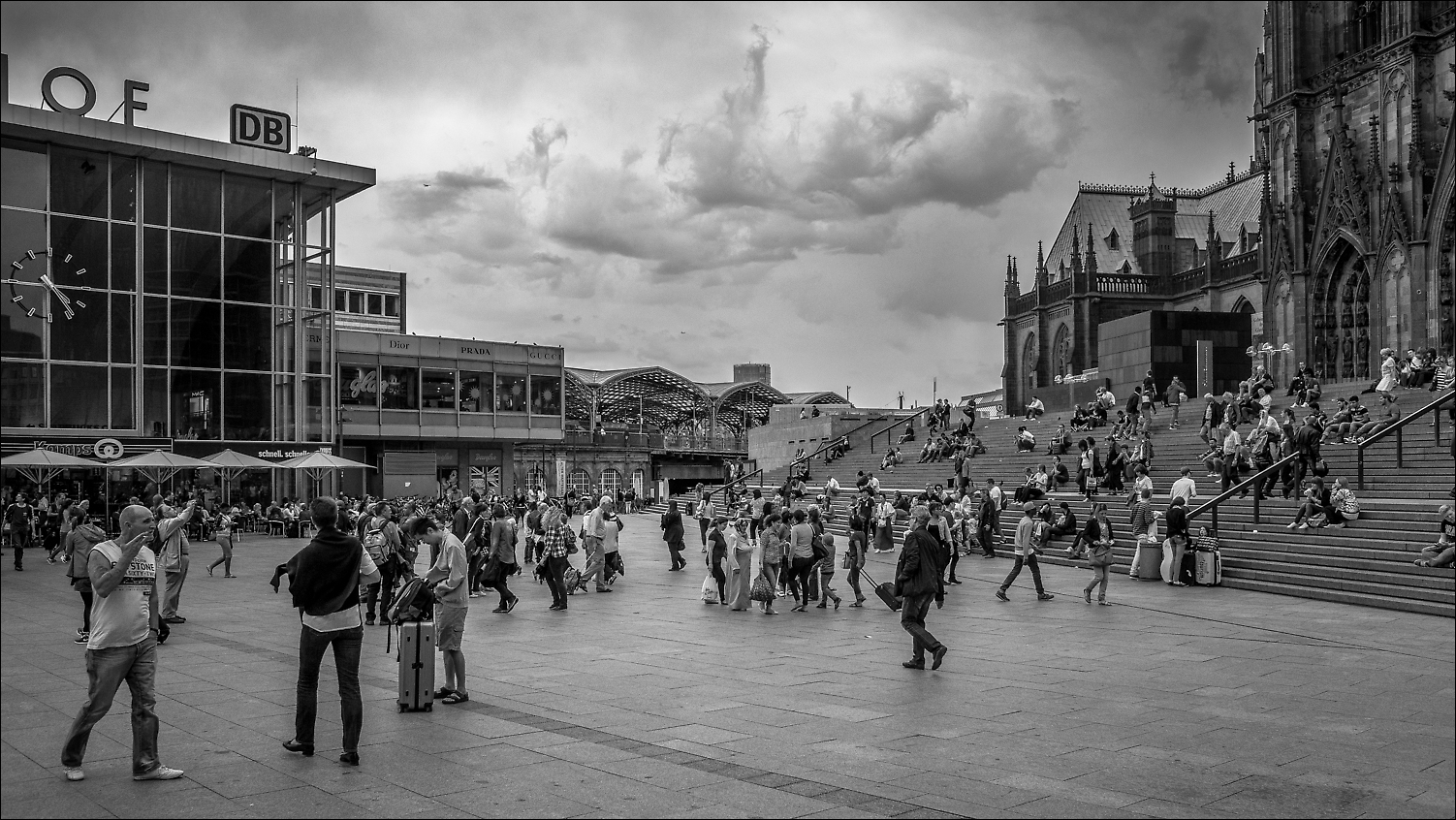 Köln Hauptbahnhof - vierundzwanzig nach vier